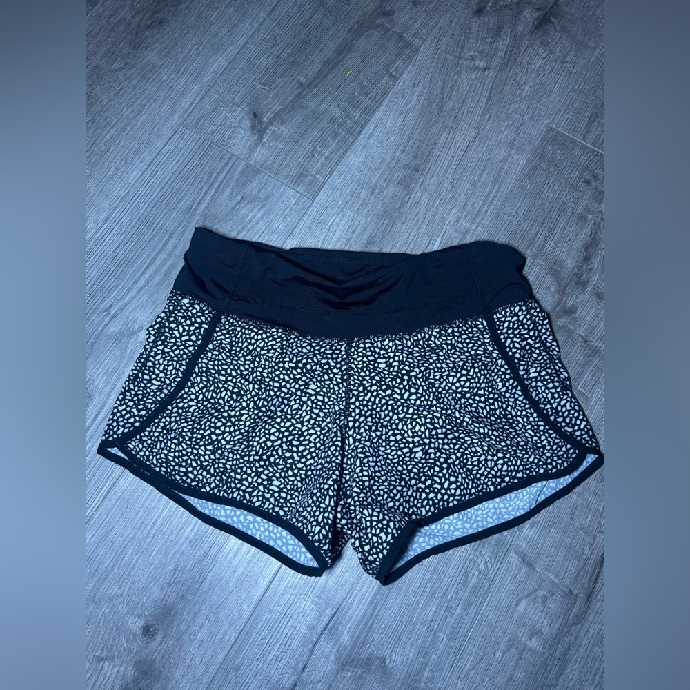 LULULEMON Run Times Shorts 4" Miss Mosaic Black / Black size 6 - Picture 2 of 3